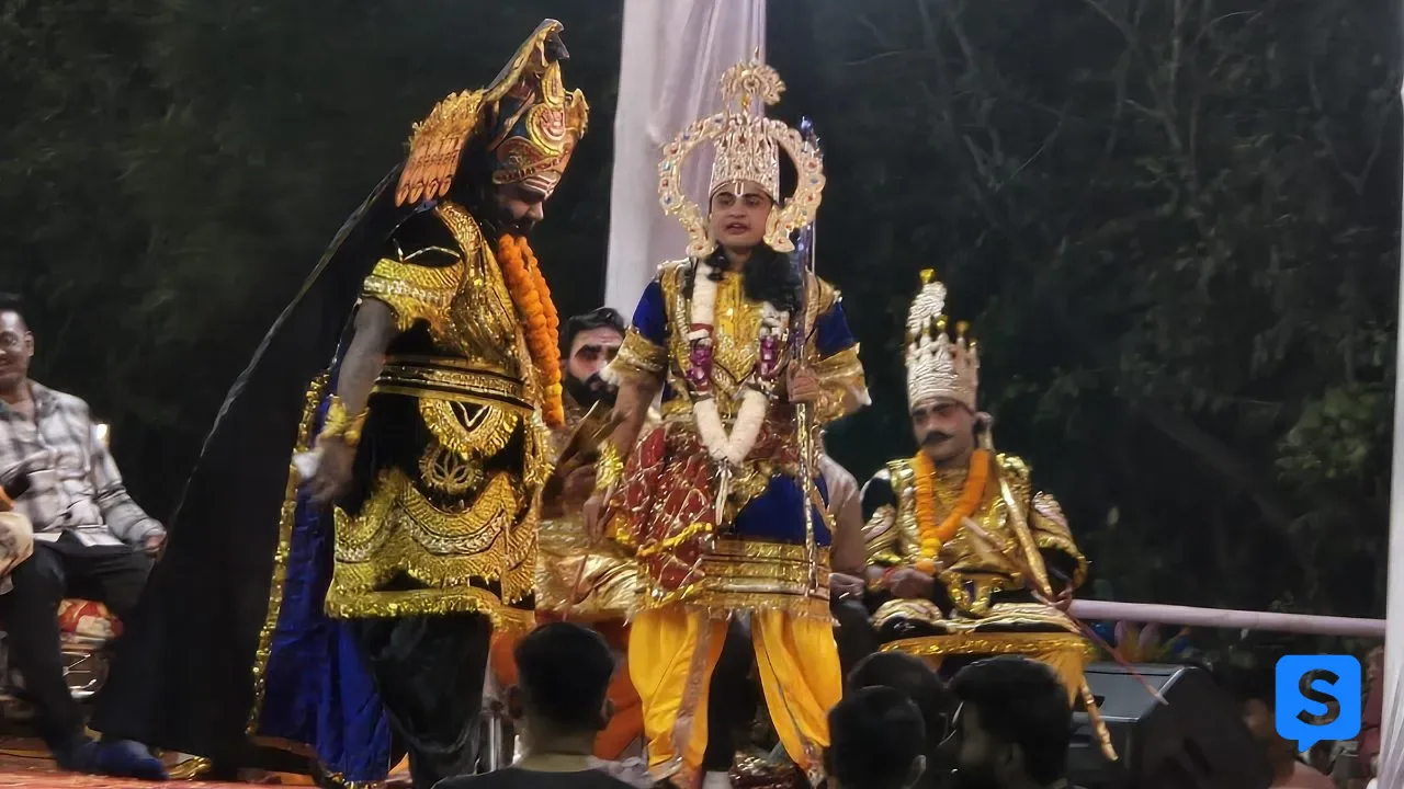 बड़ी खबर: बी.टी.आई. मैदान में भव्य आतिशबाजी के साथ हुआ रावण दहन, खम्हारडीह के 78वें दशहरा उत्सव में उमड़ा जनसैलाब