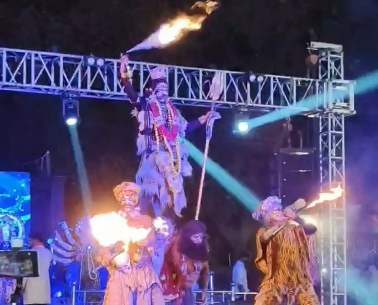 गरियाबंद के गांधी मैदान में गूंजे जसगीत और सजी मां काली की भव्य झांकी उमड़ा जनसैलाब