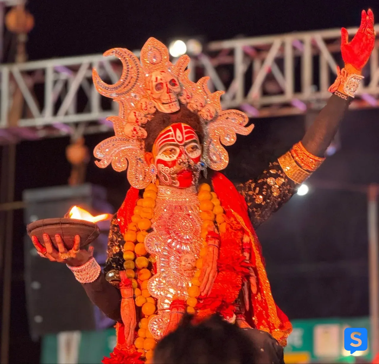 बड़ी खबर: जसगीत गूंजे, मां काली का दरबार सजा,गरियाबंद में भक्ति की ऐसी रात, गांधी मैदान पड़ा छोटा,मां के अद्भुत रूप और पटपर झांकी ने बांधा ऐसा समां,हजारों की भीड़ ने कहा—