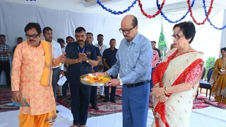 रायपुर के लोकभवन में धूमधाम से मनाई गई भगवान विश्वकर्मा की जयंती, राज्यपाल रमेन डेका ने की पूजा