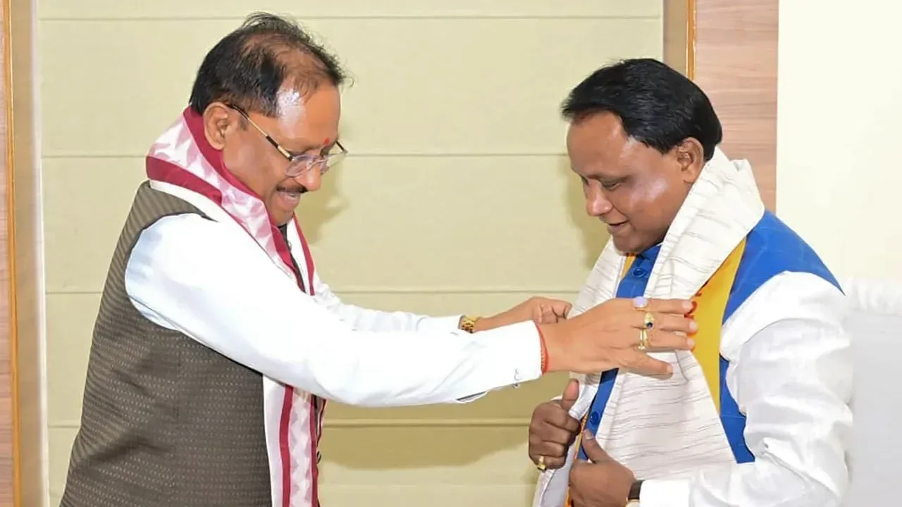 बड़ी खबर: मुख्यमंत्री श्री विष्णु देव साय ने ओडिशा के मुख्यमंत्री श्री मोहन चरण माझी से की सौजन्य भेंट