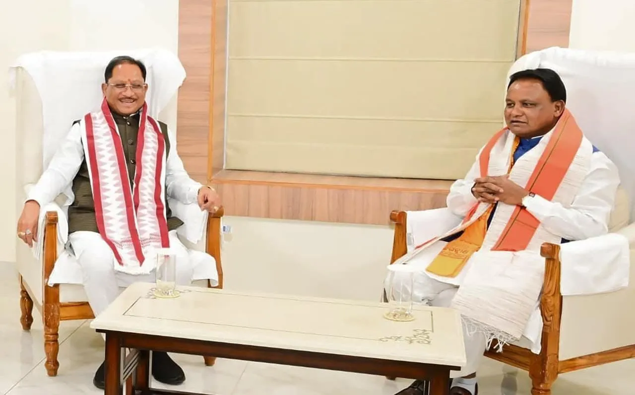 छत्तीसगढ़ और ओडिशा के बीच बढ़ेगा आपसी सहयोग, मुख्यमंत्री विष्णु देव साय ने भुवनेश्वर में की महत्वपूर्ण भेंट