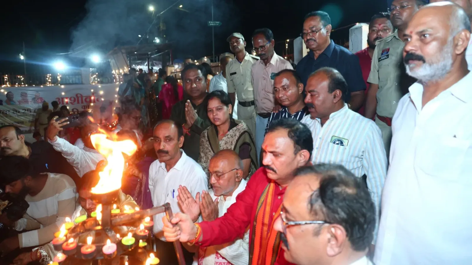 मनेन्द्रगढ़ में पांच लाख दीपों से मना पीएम मोदी के 25 वर्षों के सेवाकाल का उत्सव
