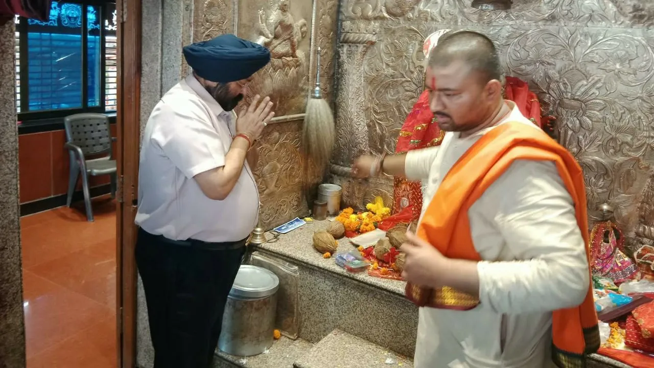 रायपुर में मां महाकाली के दरबार पहुंचे ग्रैंड ग्रुप के चेयरमैन गुरुचरण सिंह होरा मांगी खुशहाली