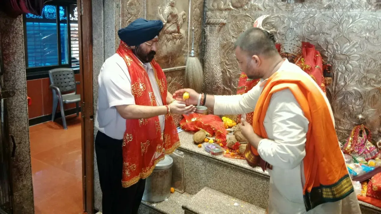 रायपुर में मां महाकाली के दरबार पहुंचे ग्रैंड ग्रुप के चेयरमैन गुरुचरण सिंह होरा मांगी खुशहाली