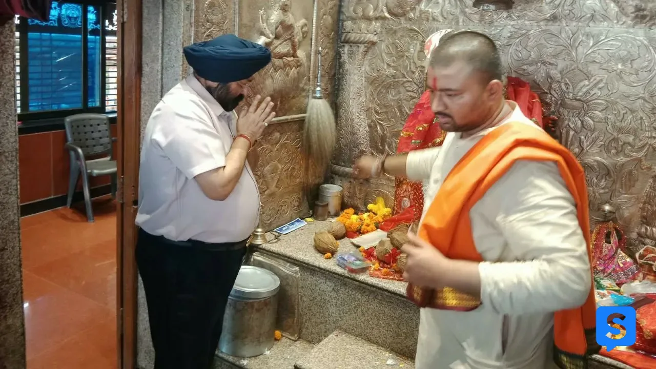 बड़ी खबर: RAIPUR NEWS : नवरात्रि पर मां महाकाली के दरबार पहुंचे ग्रैंड ग्रुप के चेयरमैन गुरुचरण सिंह होरा, प्रदेशवासियों को दी शुभकामनाएं, ट्रस्ट ने नए भवन के निर्माण में