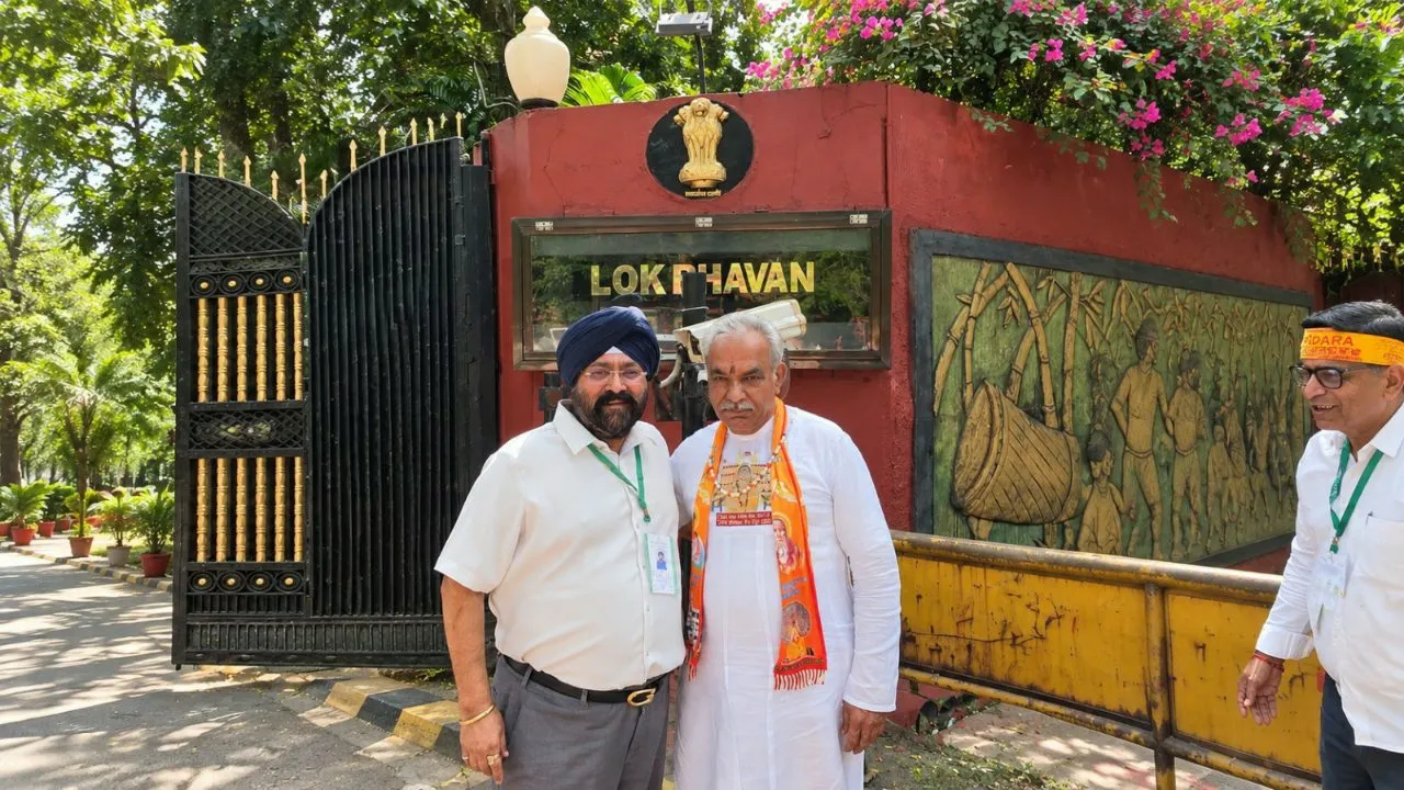 राष्ट्रपति द्रौपदी मुर्मु ने माता हासी देवी की स्मृति में जारी किया 200 रुपये का स्मारक सिक्का