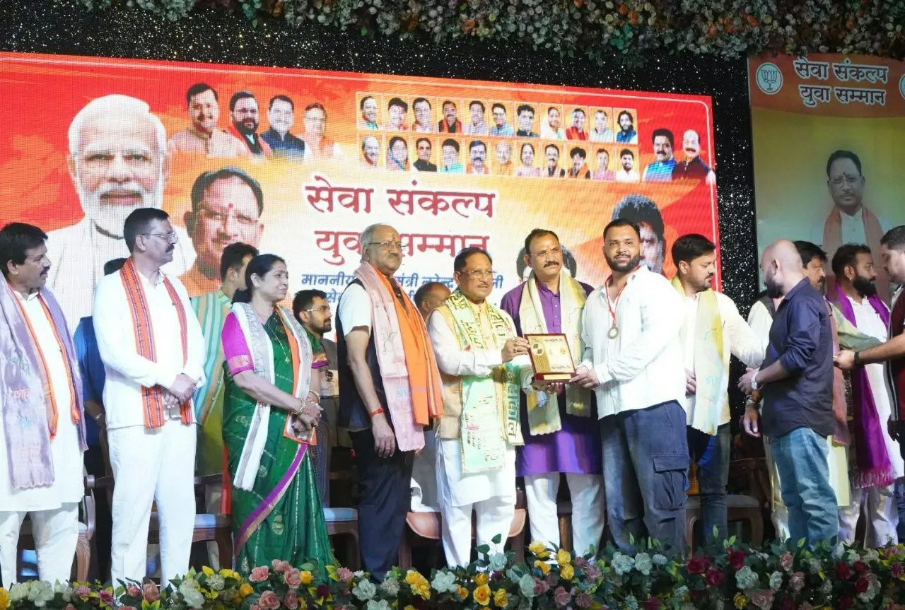 रायपुर में सेवा संकल्प युवा सम्मान समारोह का आयोजन, मुख्यमंत्री विष्णु देव साय ने युवाओं की प्रतिभा को सराहा