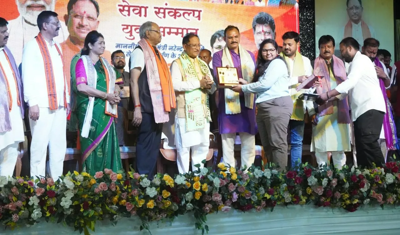 रायपुर में सेवा संकल्प युवा सम्मान समारोह का आयोजन, मुख्यमंत्री विष्णु देव साय ने युवाओं की प्रतिभा को सराहा