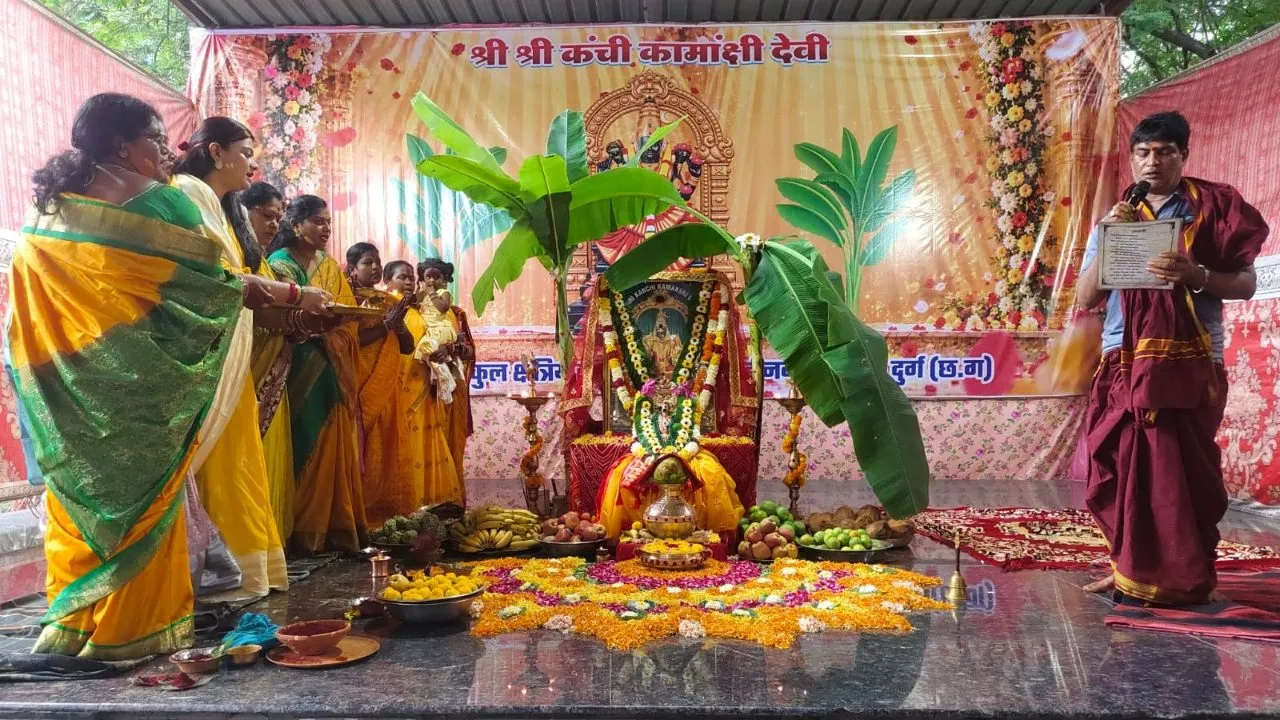 भिलाई के कांची कामाक्षी देवी मंदिर में शारदीय नवरात्रि की धूम, पूर्व विधानसभा अध्यक्ष प्रेम प्रकाश पाण्डेय ने की पूजा-अर्चना