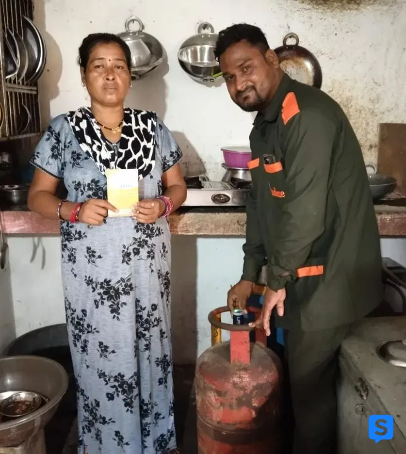 धुएं के चुभते अंधेरे से स्वाभिमान की रोशनी तक