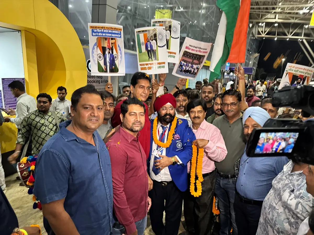 गुरुचरण सिंह होरा का स्वागत, रायपुर एयरपोर्ट