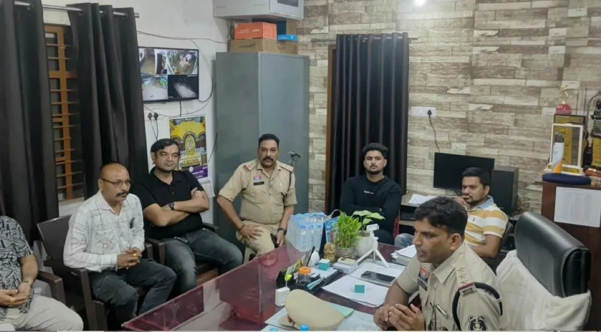 खरोरा प्रेस क्लब ने नवपदस्थ थाना प्रभारी से की मुलाकात, क्षेत्र की कानून व्यवस्था और अपराध नियंत्रण पर हुई चर्चा
