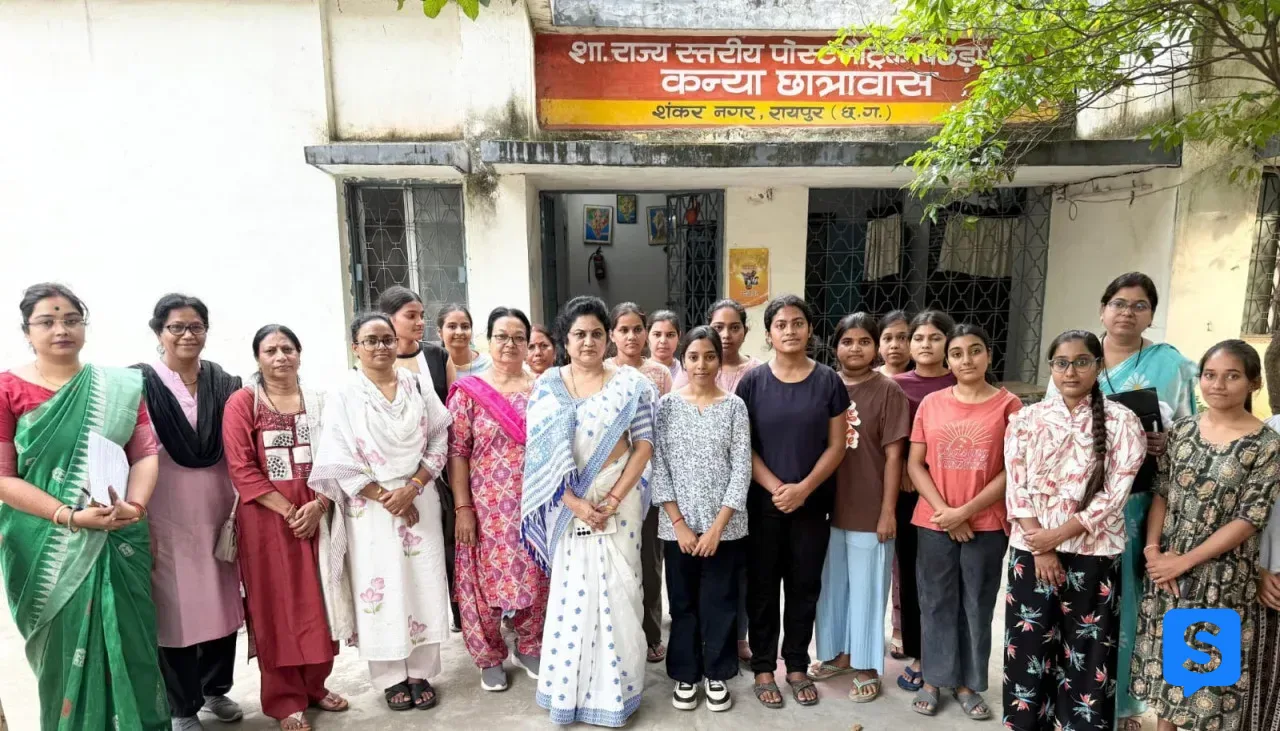 राज्य महिला आयोग की अध्यक्ष डॉ. ममता साहू ने किया कन्या छात्रावास का औचक निरीक्षण