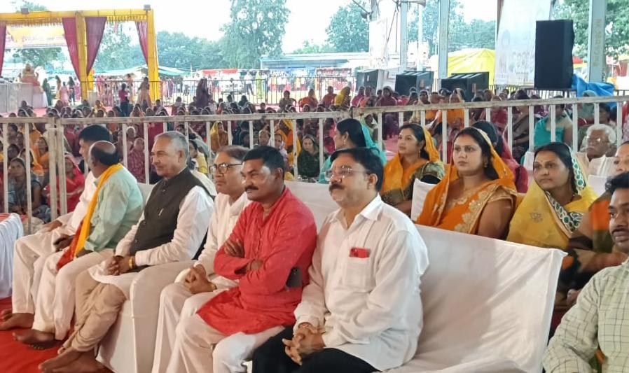 पंडित दीनदयाल उपाध्याय की प्रतिमा पर माल्यार्पण