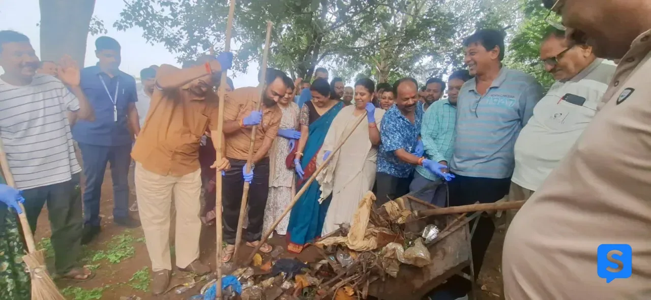 सेवा संकल्प अभियान के तहत बंधवा तालाब में स्वच्छता अभियान एवं वृक्षारोपण